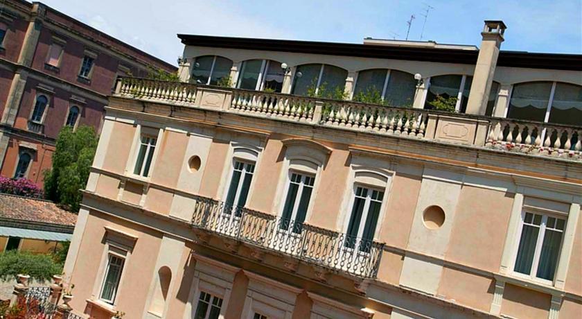 Una Hotels One CTA Exterior foto